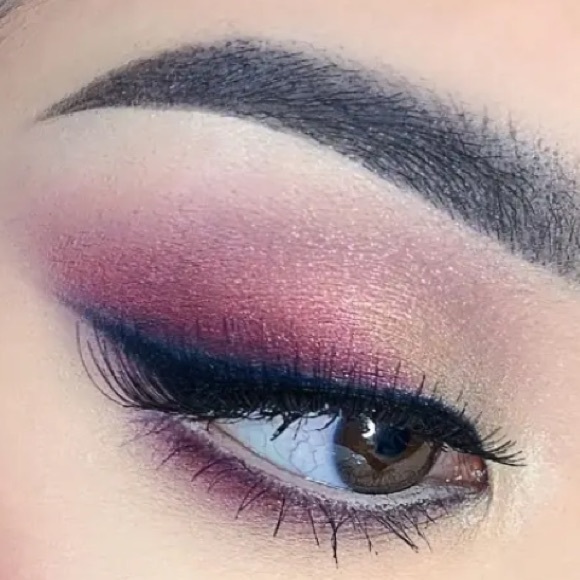 โญ๏ธ KISS OF KLIMT a MAC DAZZLESHADOW EXT SHADOW. **NEW: 50% OFF RETAIL. LMTD Qty! - Picture 5 of 9